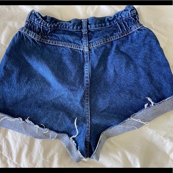 VINTAGE High-Waisted Jean cut-off Shorts - Picture 7 of 11